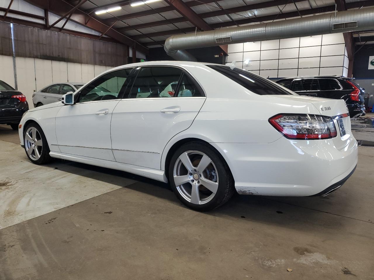 2011 Mercedes-Benz E-klasse VIN WDDHF5GB6BA281682 Copart auction photo, minor dent/scratches damage thumbnail 2