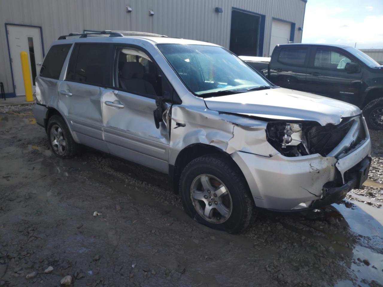2006 Honda Pilot VIN 5FNYF18436B018419 Copart auction photo, all over damage thumbnail 4