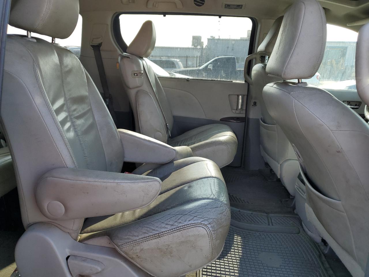 2012 Toyota Sienna VIN 5TDYK3DC0CS270558 Copart auction photo, front end damage thumbnail 11