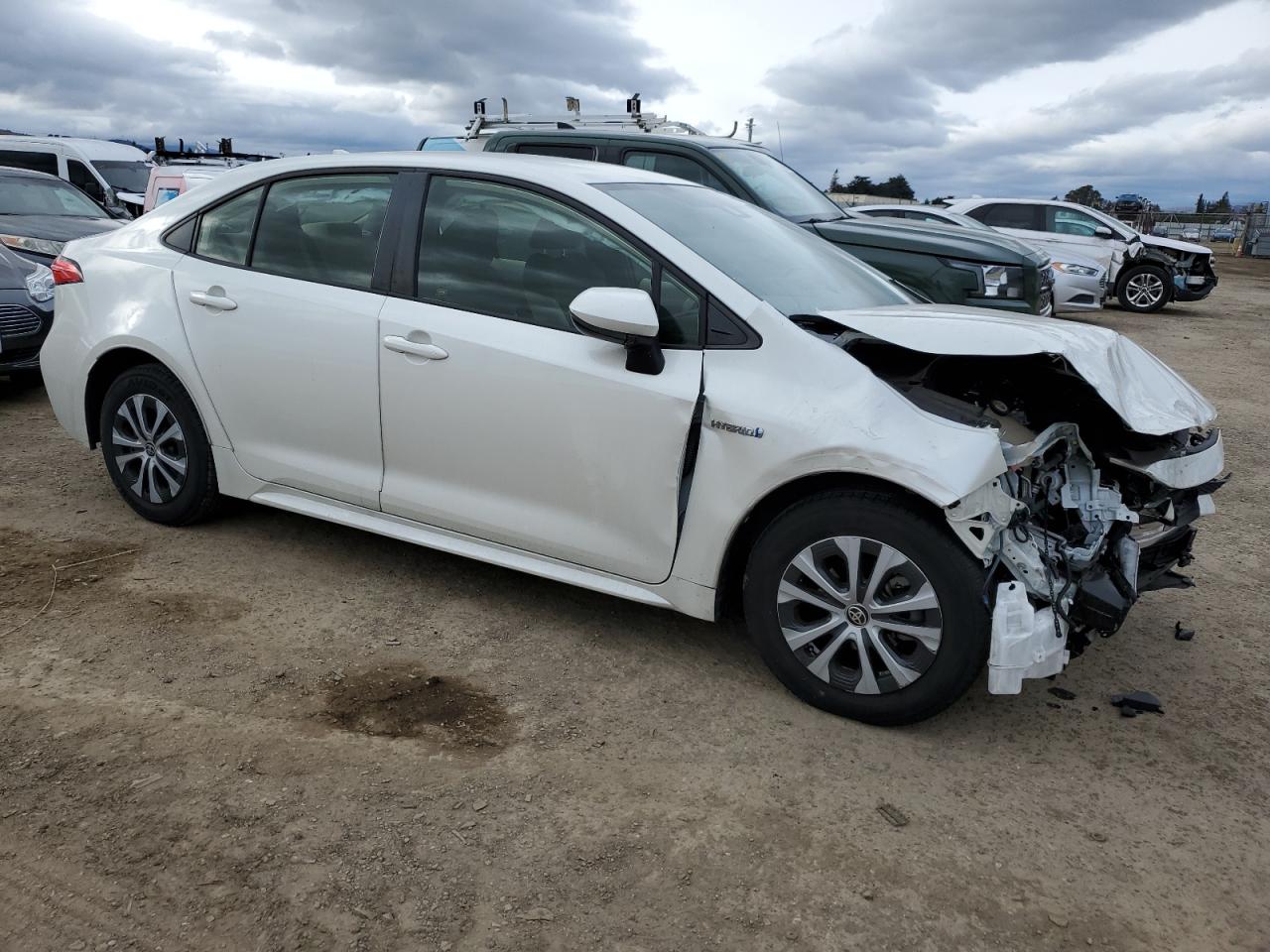 2020 Toyota Corolla VIN JTDEBRBE1LJ003663 Copart auction photo, front end / side damage thumbnail 4