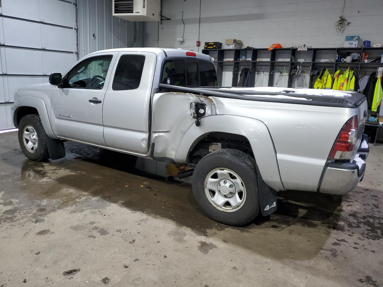 2010 Toyota Tacoma VIN 5TEUU4EN5AZ687401 Copart auction photo, rear end / undercarriage damage thumbnail 2