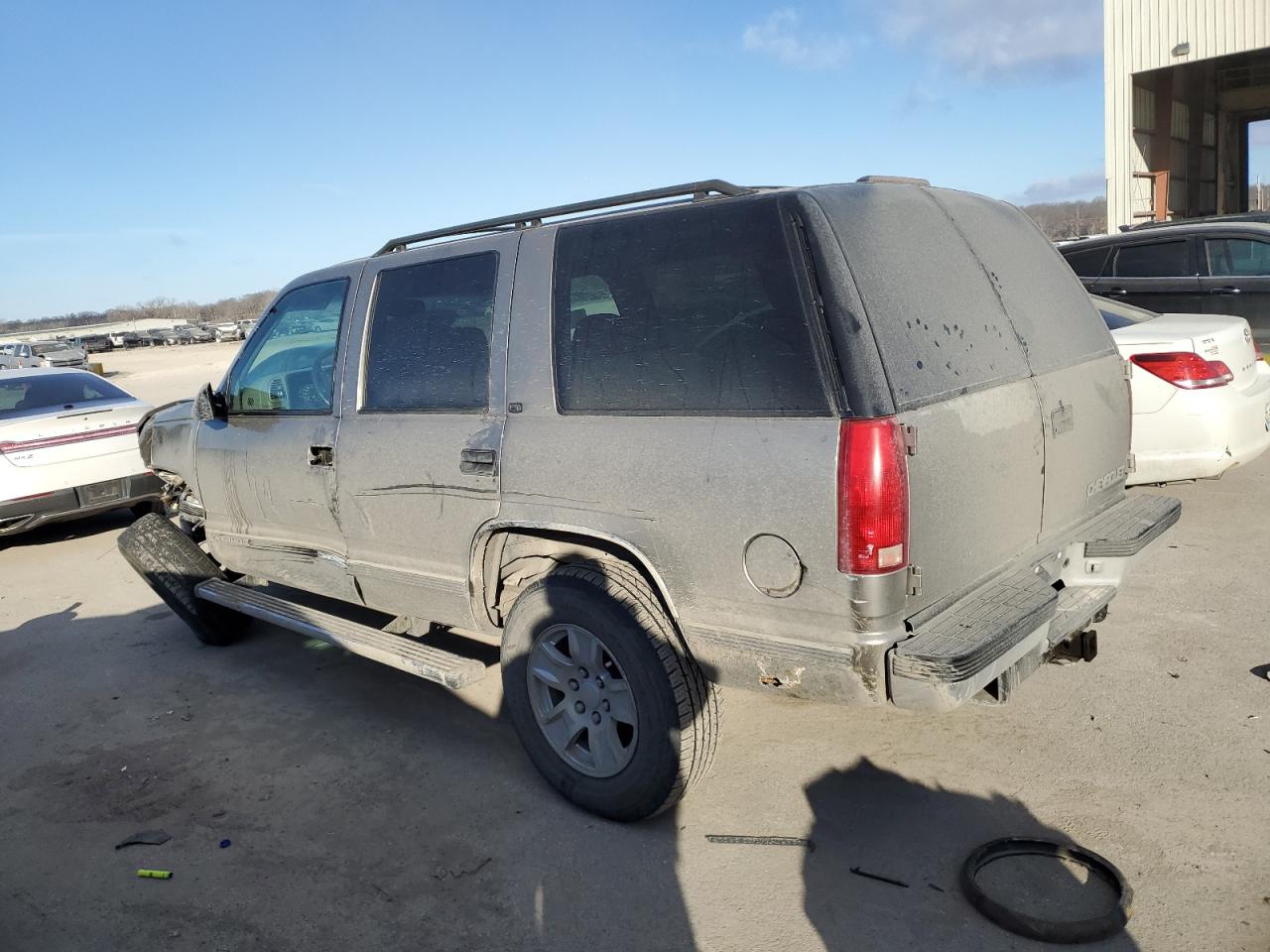 1999 Chevrolet Tahoe VIN 1GNEK13R3XR100333 Copart auction photo, front end damage thumbnail 2