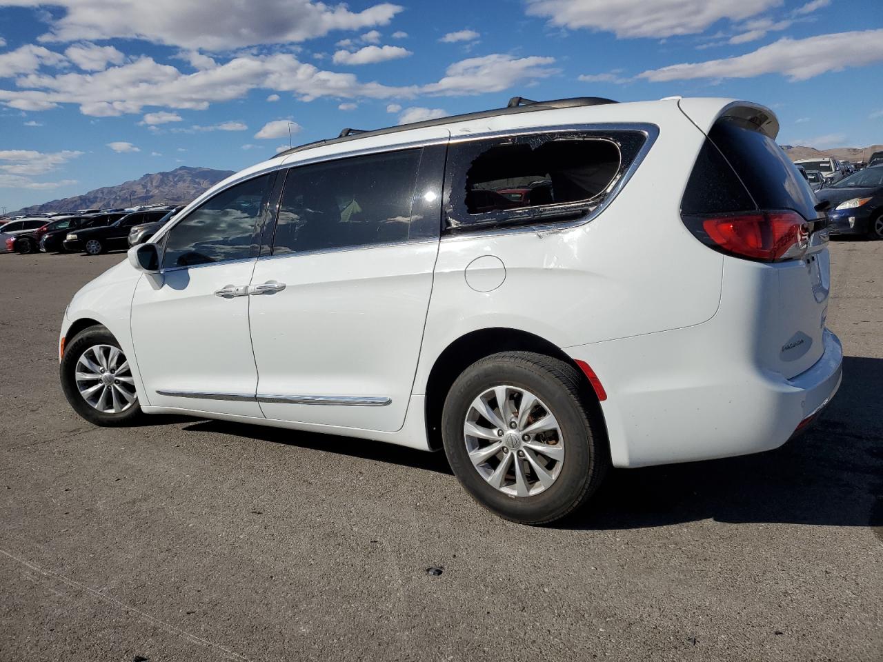 2017 Chrysler Pacifica VIN 2C4RC1BG9HR532816 Copart auction photo, front end / side damage thumbnail 2