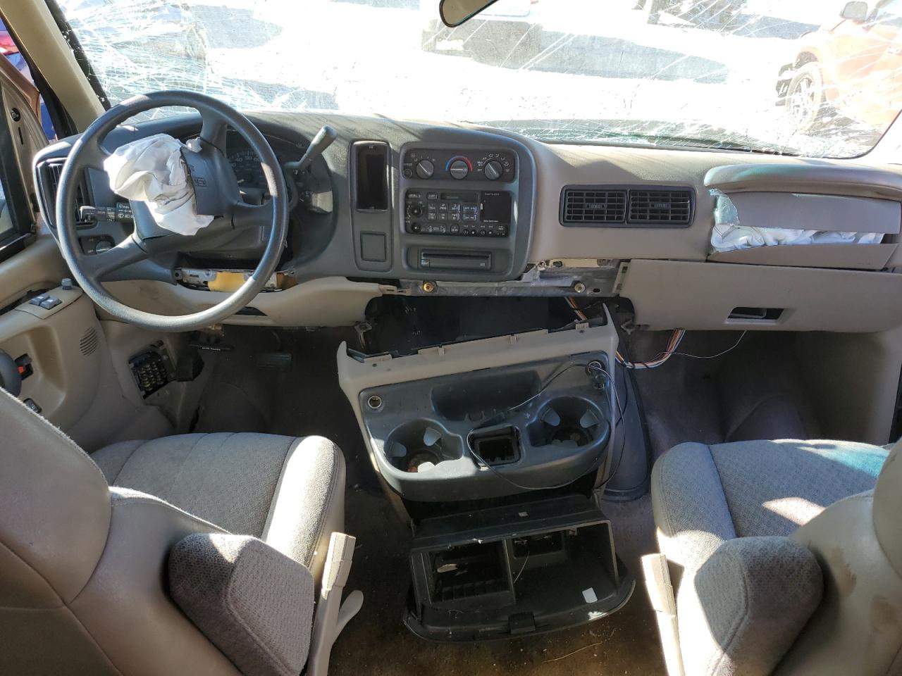 2000 GMC Savana VIN 1GJGG25R0Y1172069 Copart auction photo, front end damage thumbnail 8
