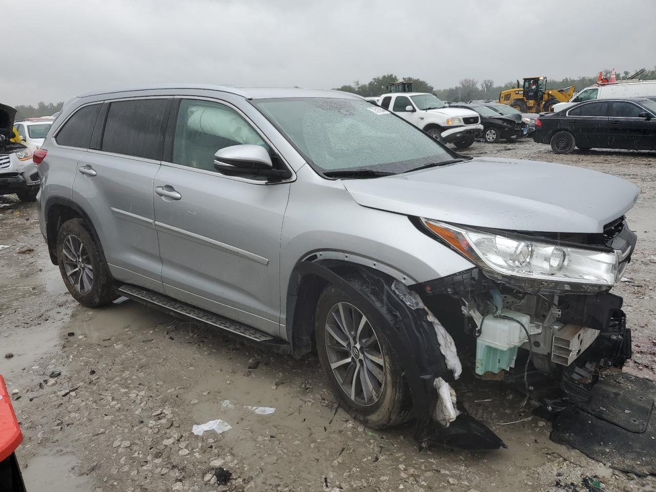 2017 Toyota Highlander VIN 5TDJZRFH4HS480421 Copart auction photo, front end damage thumbnail 4