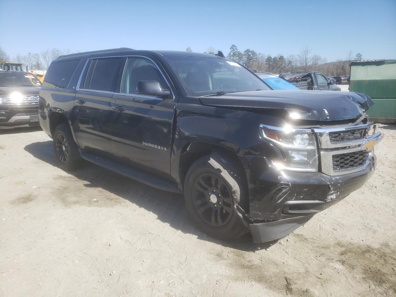 2019 Chevrolet Suburban VIN 1GNSKHKC4KR124299 Copart auction photo, front end / side damage thumbnail 4