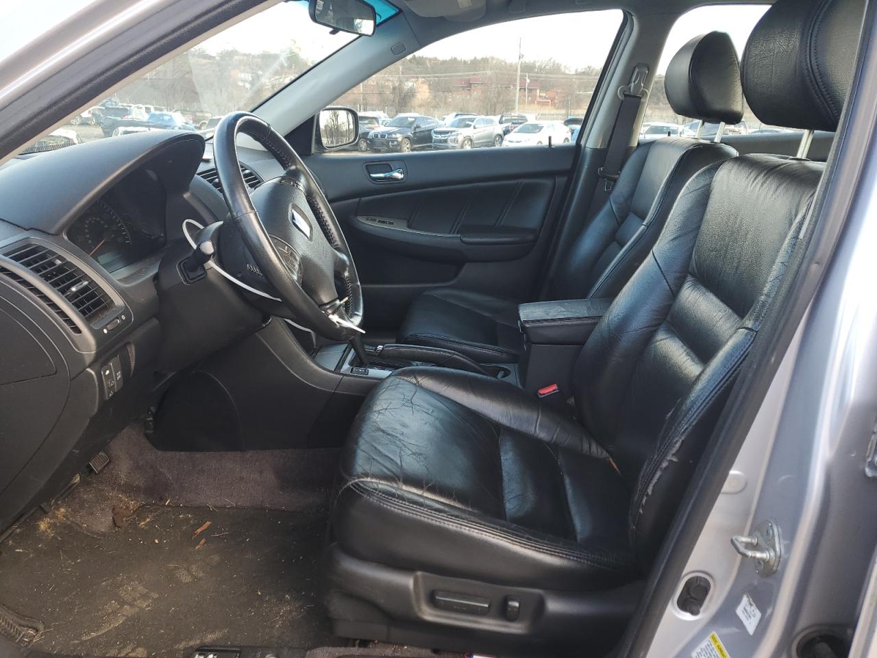2004 Honda Accord VIN 1HGCM66524A063853 Copart auction photo, rear end / minor dent/scratches damage thumbnail 7