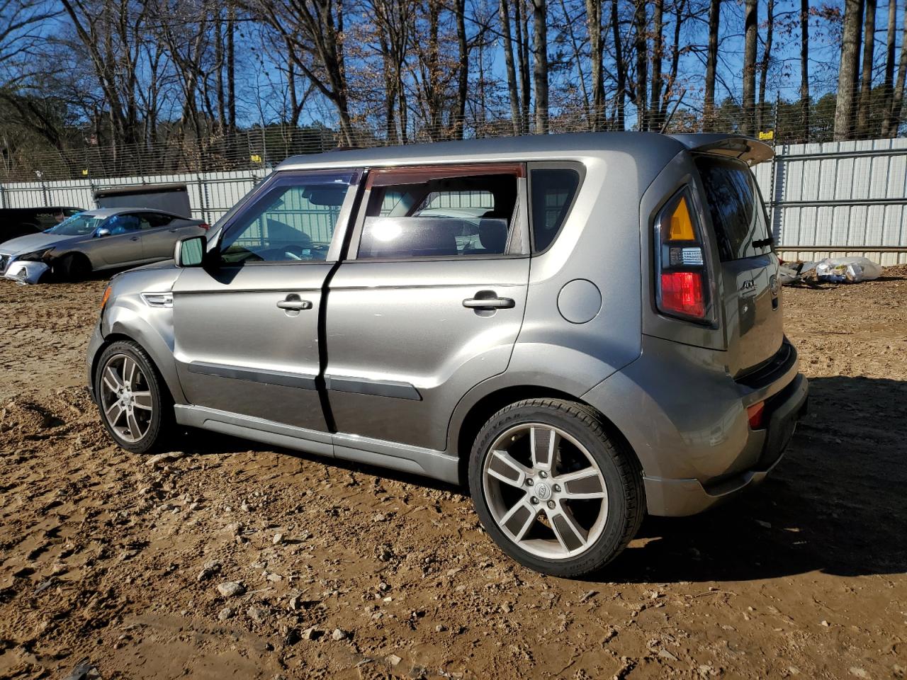 2011 KIA Soul VIN KNDJT2A28B7202490 Copart auction photo, all over damage thumbnail 2