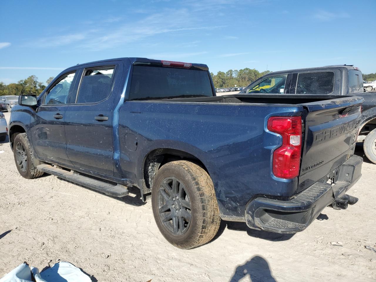 2022 Chevrolet Silverado VIN 1GCPABEK1NZ559383 Copart auction photo, side / rear end damage thumbnail 2
