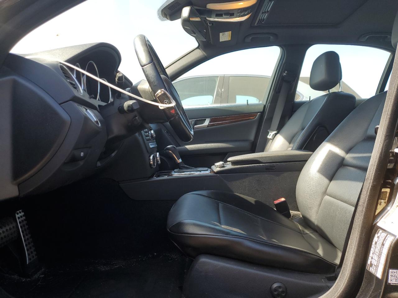 2012 Mercedes-Benz C-klasse VIN WDDGF8BB8CA708883 Copart auction photo, rear end / minor dent/scratches damage thumbnail 7