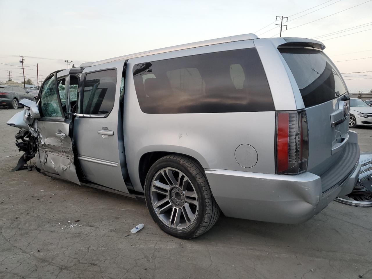 2013 Cadillac Escalade VIN 1GYS3JEF2DR206256 Copart auction photo, front end / side damage thumbnail 2