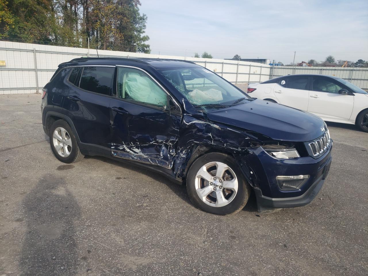 2019 Jeep Compass VIN 3C4NJCBB2KT693081 Copart auction photo, side / front end damage thumbnail 4