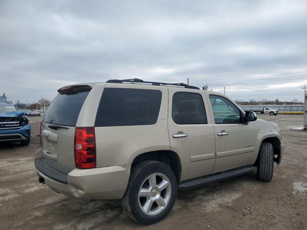 2008 Chevrolet Tahoe VIN 1GNFK13038J201944 Copart auction photo, front end / side damage thumbnail 3