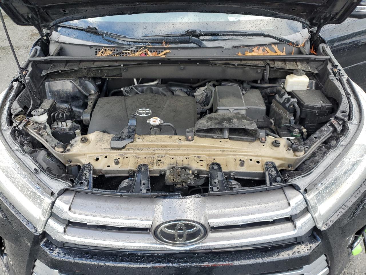 2018 Toyota Highlander VIN 5TDDZRFH6JS491830 Copart auction photo, front end / minor dent/scratches damage thumbnail 13