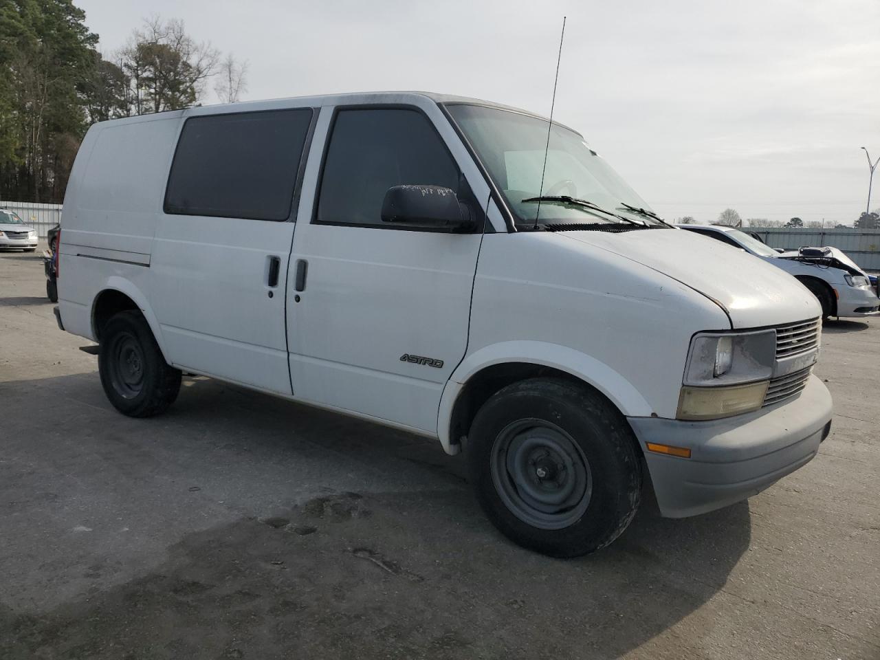 1999 Chevrolet Astro VIN 1GCDM19WXXB118140 Copart auction photo, front end / side damage thumbnail 4
