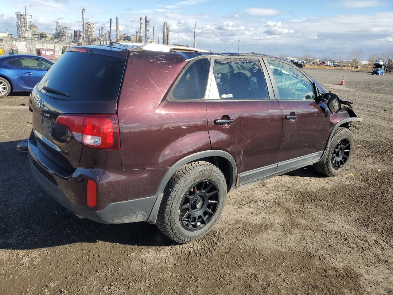 2015 KIA Sorento VIN 5XYKT3A61FG661284 Copart auction photo, all over damage thumbnail 3