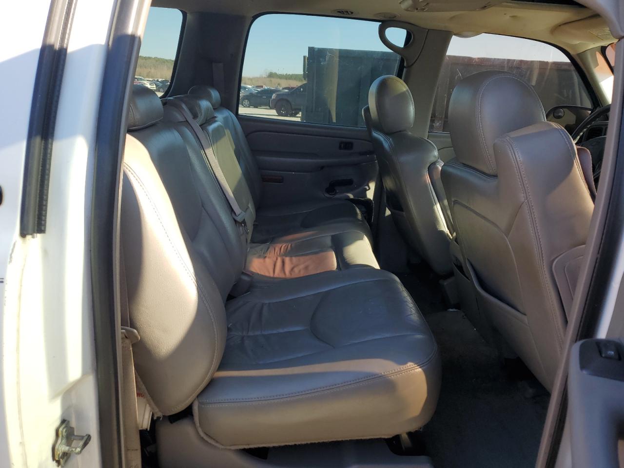 2005 Chevrolet Suburban VIN 1GNFK16Z15J126263 Copart auction photo, front end damage thumbnail 12