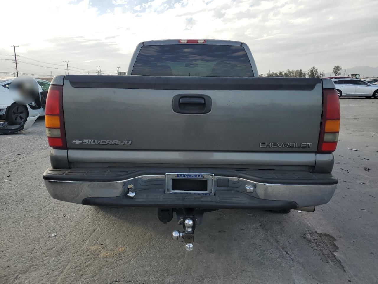 2001 Chevrolet Silverado VIN 2GCEC19T211346184 Copart auction photo, vandalism damage thumbnail 6