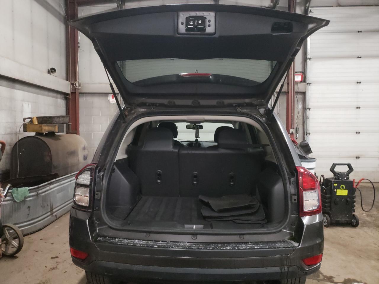 2015 Jeep Compass VIN 1C4NJDEBXFD163180 Copart auction photo, side / minor dent/scratches damage thumbnail 6