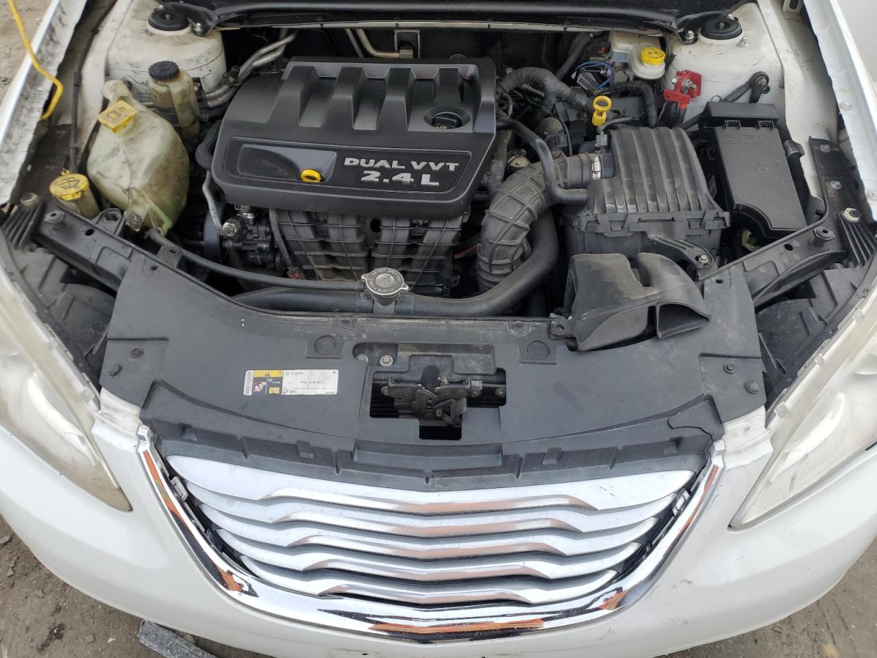 2014 Chrysler 200 VIN 1C3CCBABXEN208658 Copart auction photo, rear end / minor dent/scratches damage thumbnail 11