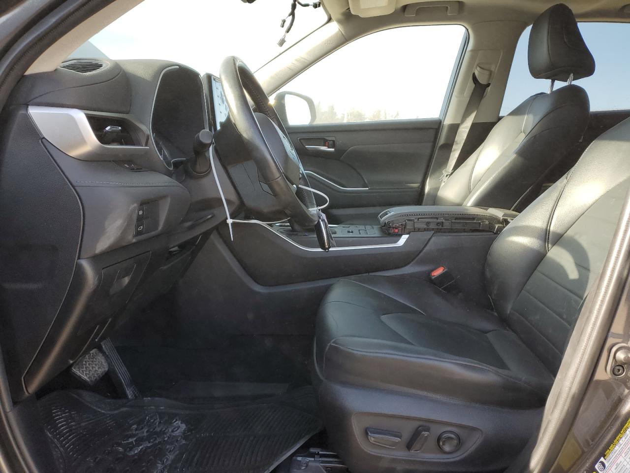 2022 Toyota Highlander VIN 5TDGZRBH1NS186258 Copart auction photo, vandalism / all over damage thumbnail 7