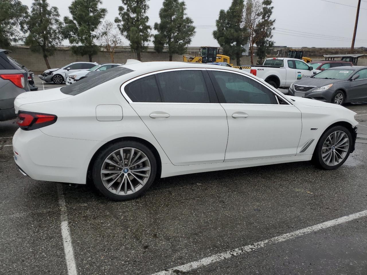 2022 BMW 5er VIN WBA13AG05NCH67985 Copart auction photo, front end damage thumbnail 3