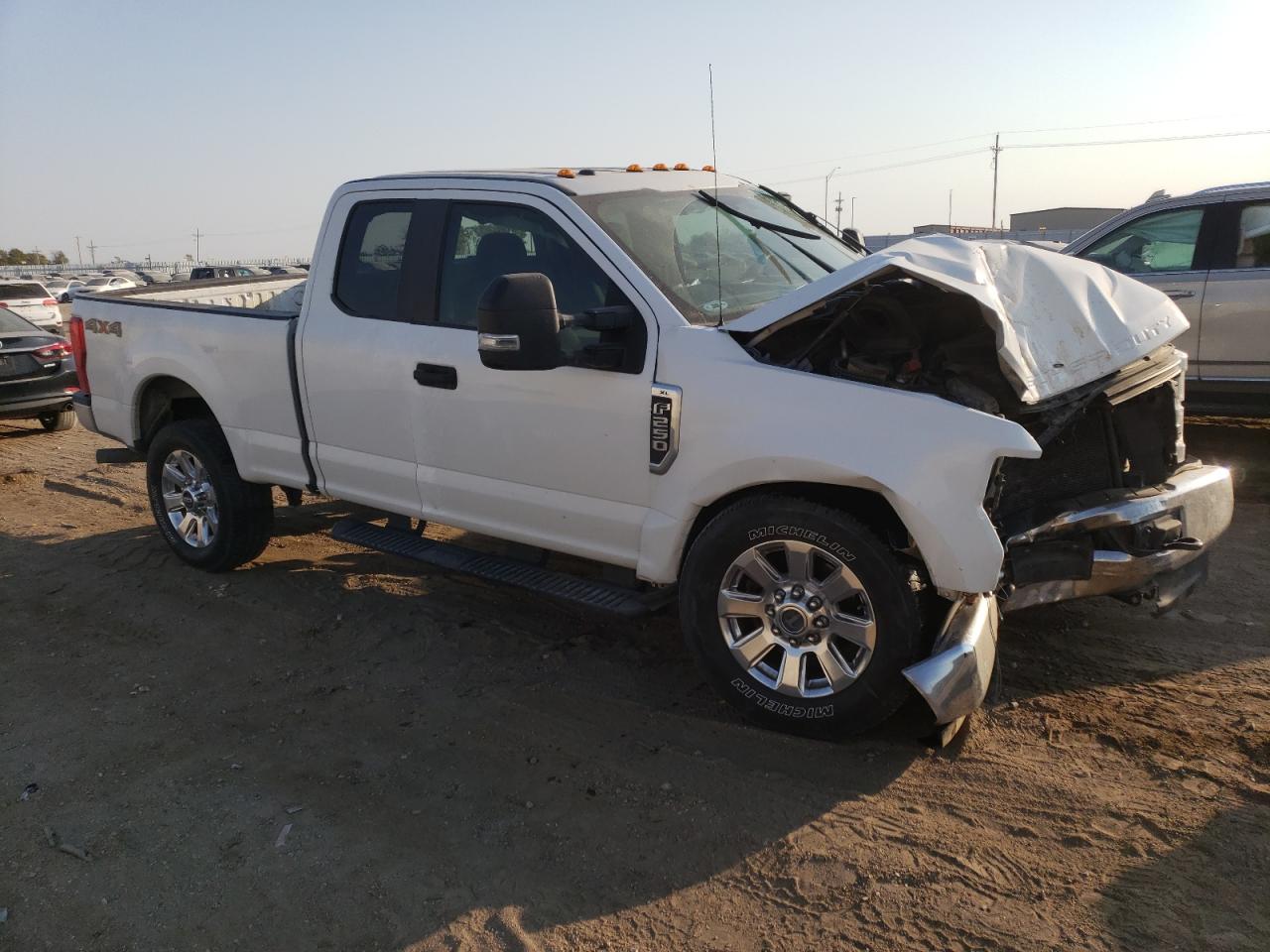 2019 Ford F250 VIN 1FT7X2B68KEG75169 Copart auction photo, front end damage thumbnail 4