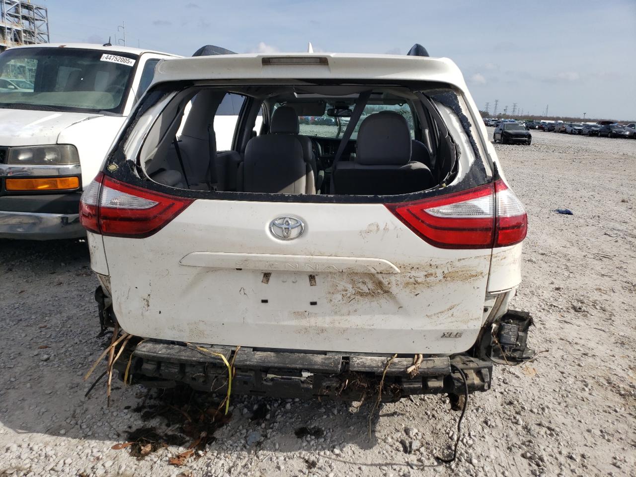 2019 Toyota Sienna VIN 5TDYZ3DC3KS971766 Copart auction photo, water/flood / all over damage thumbnail 6
