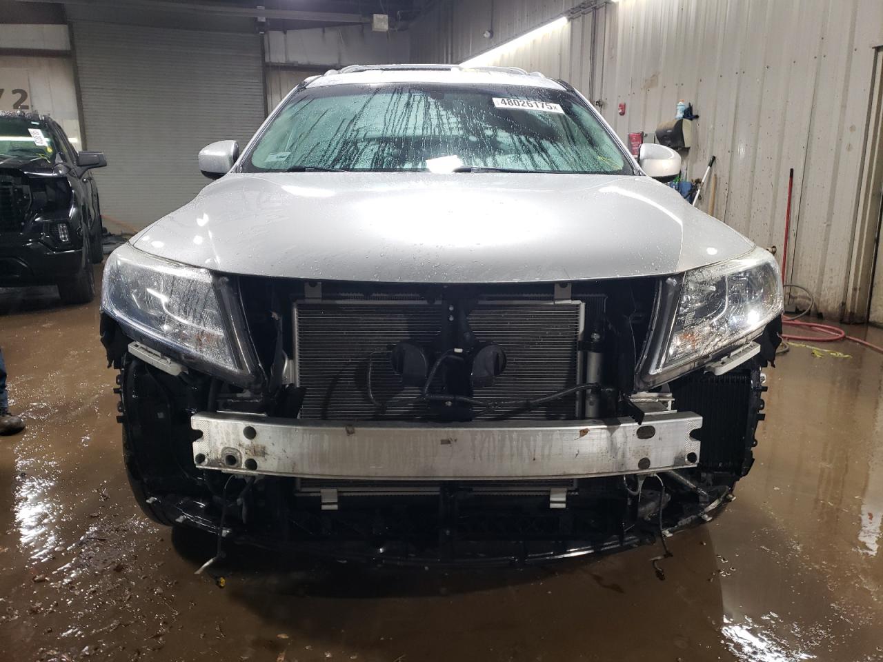 2016 Nissan Pathfinder VIN 5N1AR2MM1GC665643 Copart auction photo, front end / rear end damage thumbnail 5