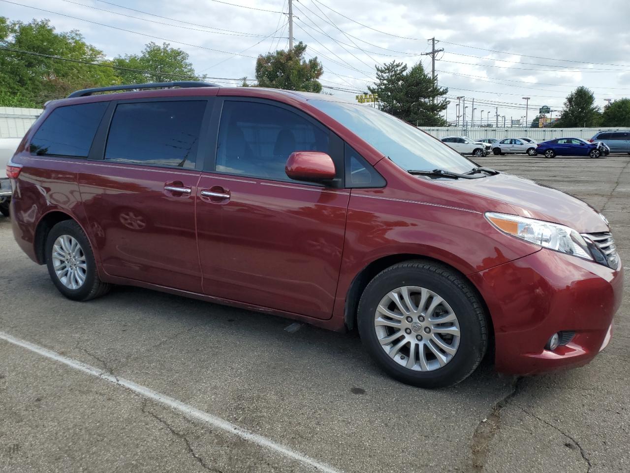 2016 Toyota Sienna VIN 5TDYK3DC2GS719020 Copart auction photo, all over damage thumbnail 4