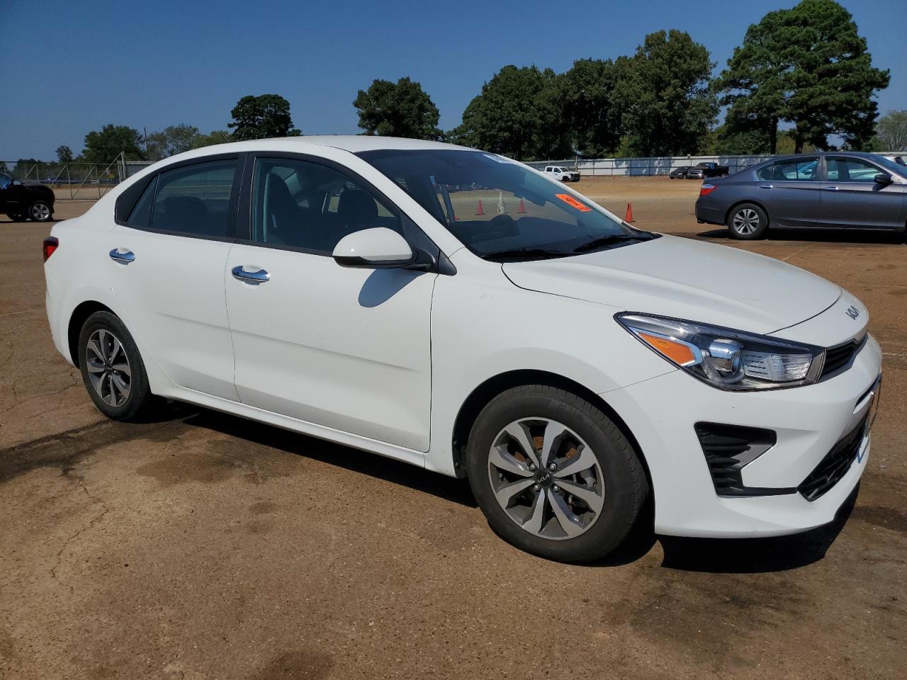 2022 KIA Rio VIN 3KPA24AD8NE505872 Copart auction photo, side / all over damage thumbnail 4