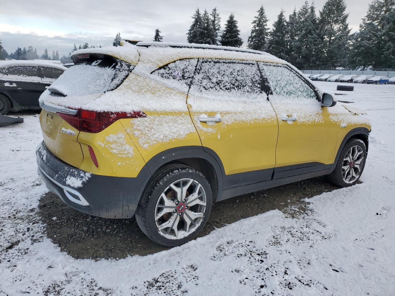 2021 KIA Seltos VIN KNDETCA27M7129073 Copart auction photo, front end / side damage thumbnail 3