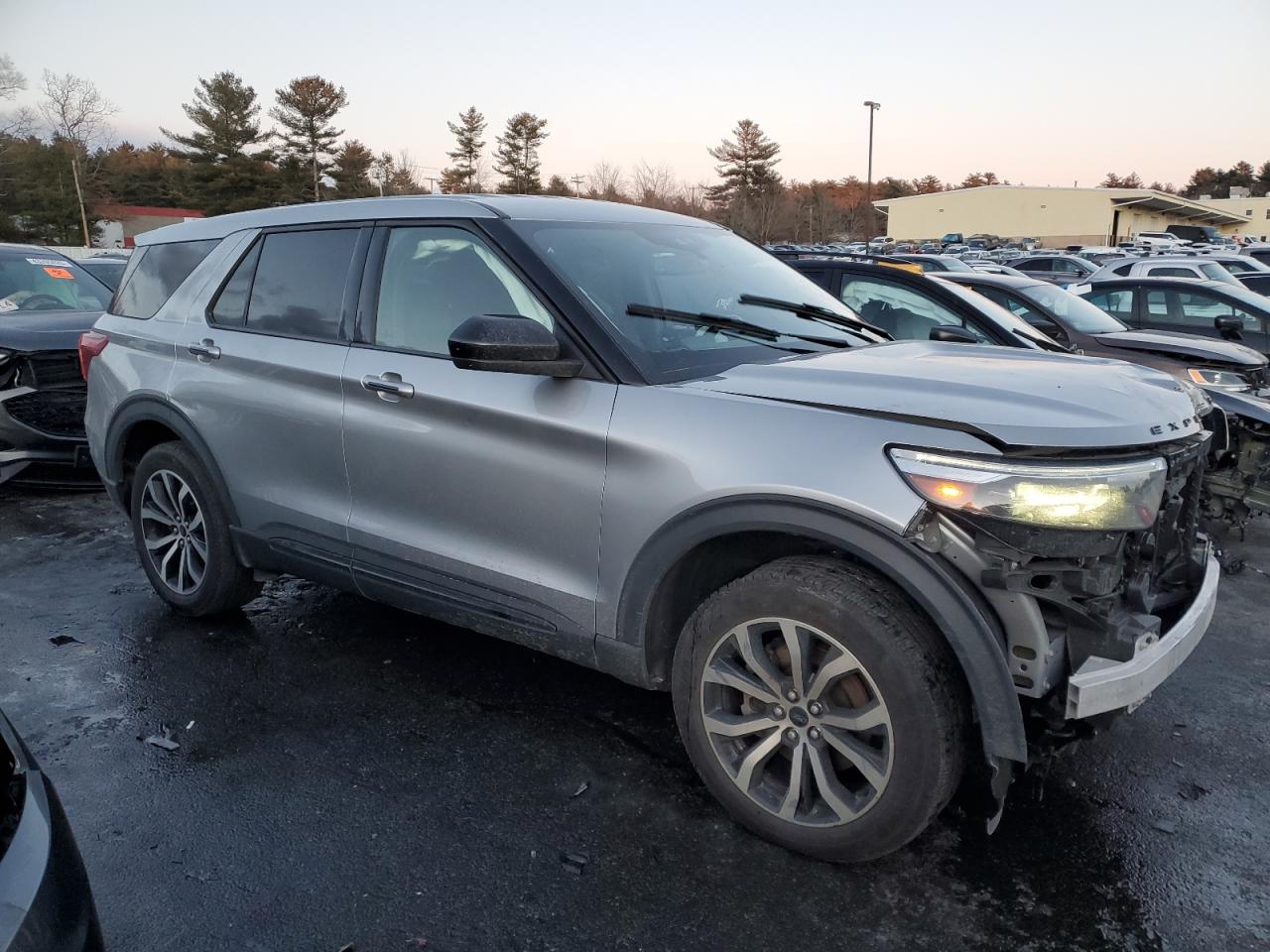 2022 Ford Explorer VIN 1FM5K8GC8NGA77773 Copart auction photo, front end / minor dent/scratches damage thumbnail 4