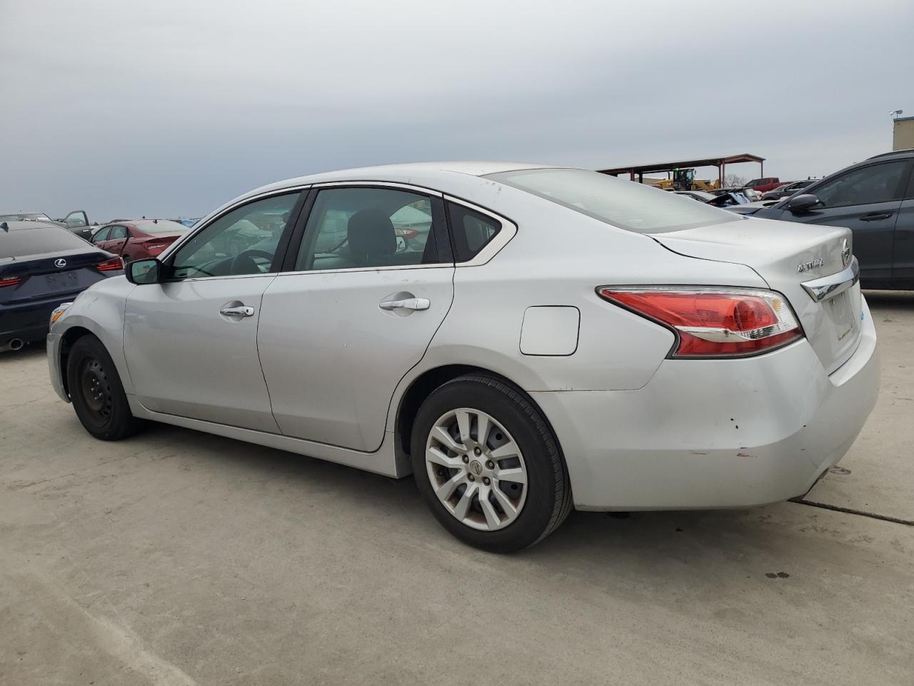2014 Nissan Altima VIN 1N4AL3AP4EN348165 Copart auction photo, minor dent/scratches damage thumbnail 2