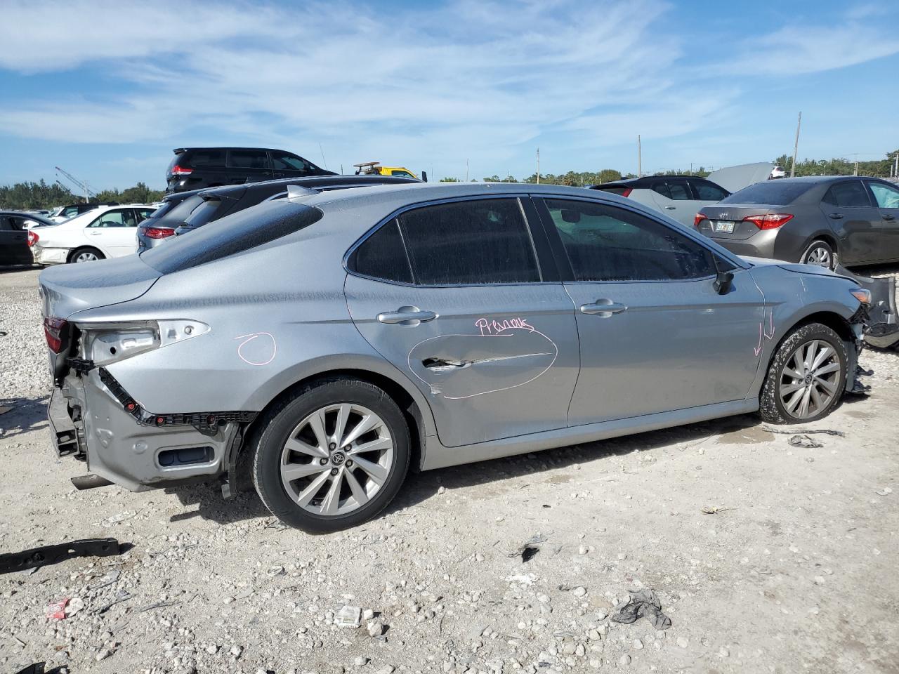 2021 Toyota Camry VIN 4T1C11AK2MU575596 Copart auction photo, front end / minor dent/scratches damage thumbnail 3
