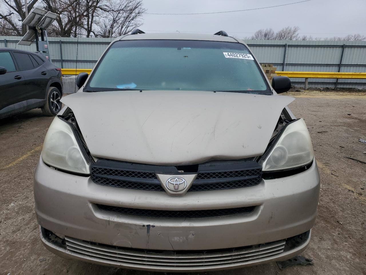 2005 Toyota Sienna VIN 5TDZA23C05S358936 Copart auction photo, front end damage thumbnail 5