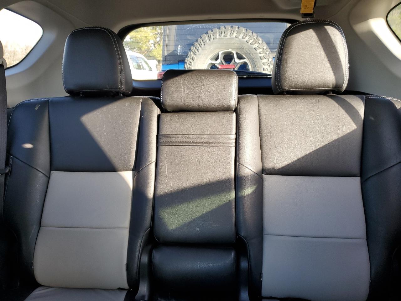 2018 Toyota RAV 4 VIN JTMRJREV5JD213498 Copart auction photo, front end / side damage thumbnail 10