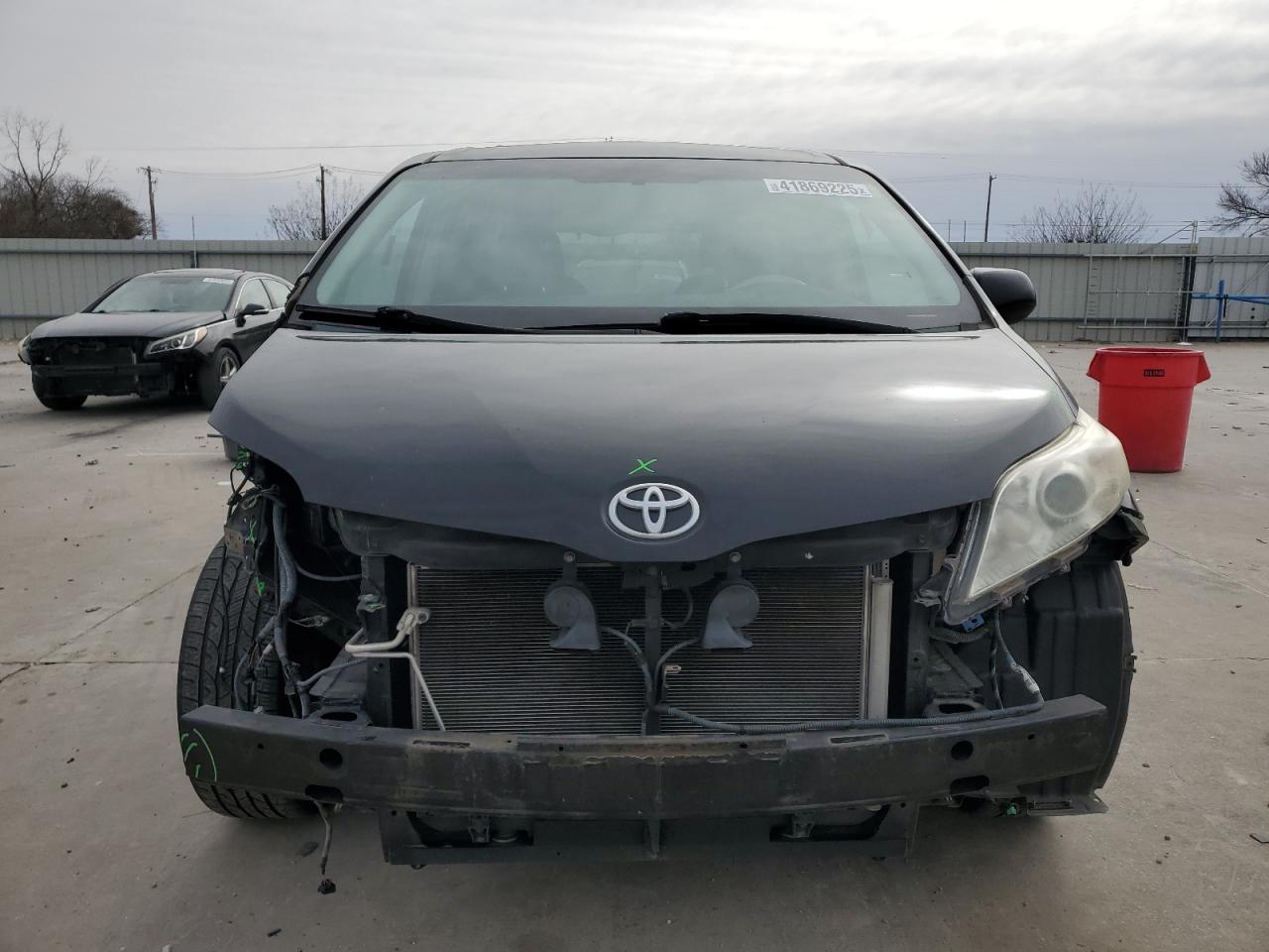 2014 Toyota Sienna VIN 5TDDK3DC5ES082877 Copart auction photo, front end damage thumbnail 5
