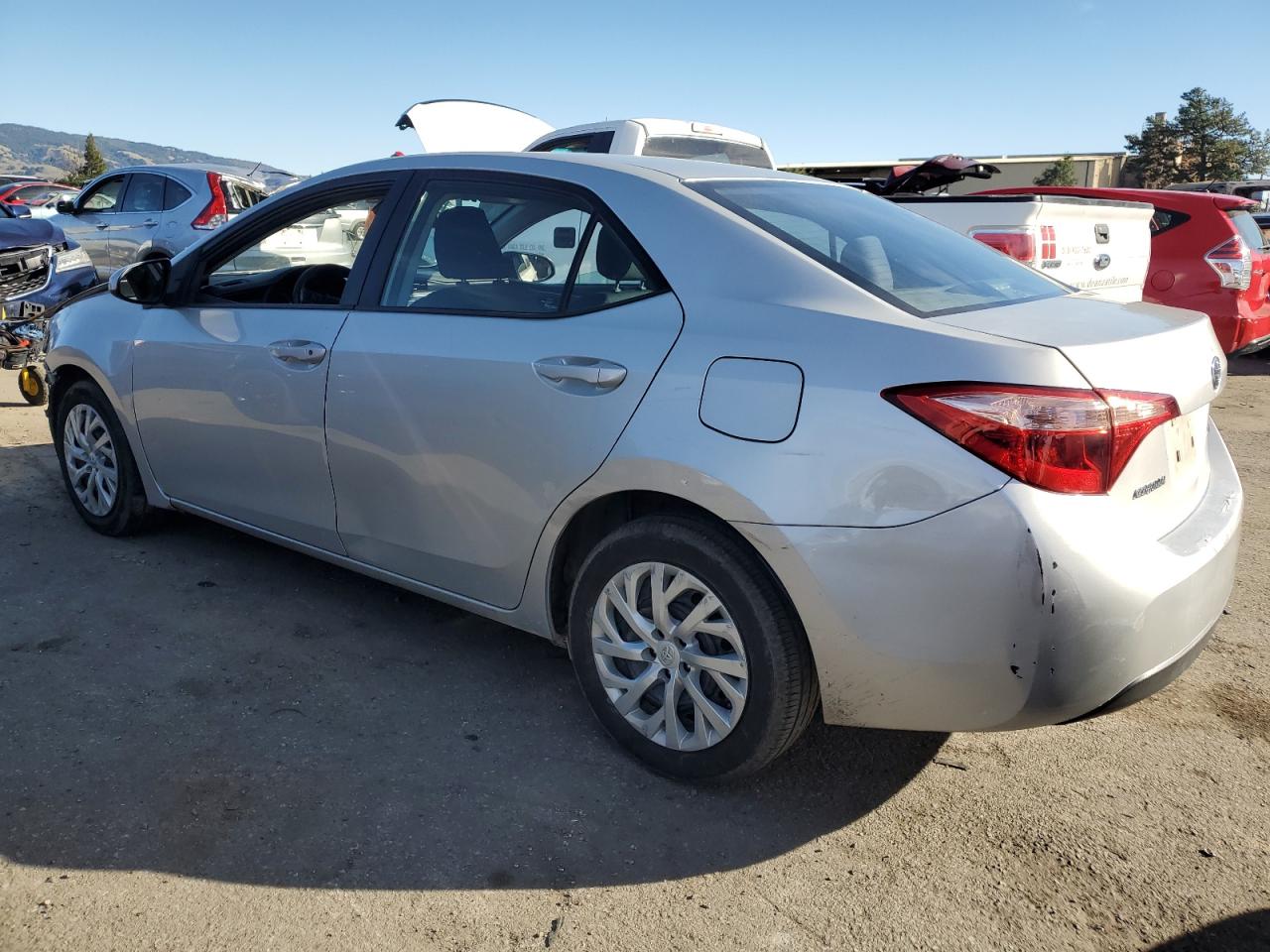 2018 Toyota Corolla VIN 5YFBURHE2JP819388 Copart auction photo, front end / rear end damage thumbnail 2