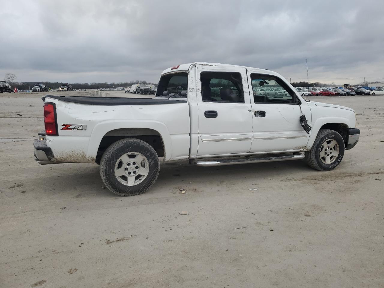 2005 Chevrolet Silverado VIN 2GCEK13TX51402311 Copart auction photo, side damage thumbnail 3