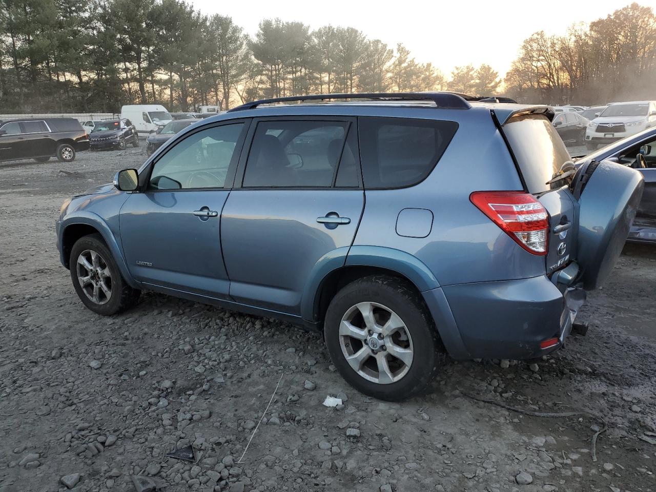 2009 Toyota RAV 4 VIN JTMBK31V59D009894 Copart auction photo, rear end / minor dent/scratches damage thumbnail 2
