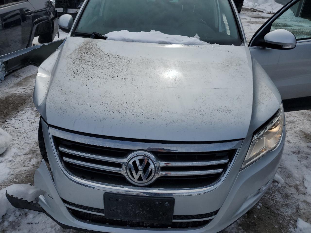 2010 Volkswagen Tiguan VIN WVGBV7AX7AW526179 Copart auction photo, front end / side damage thumbnail 12