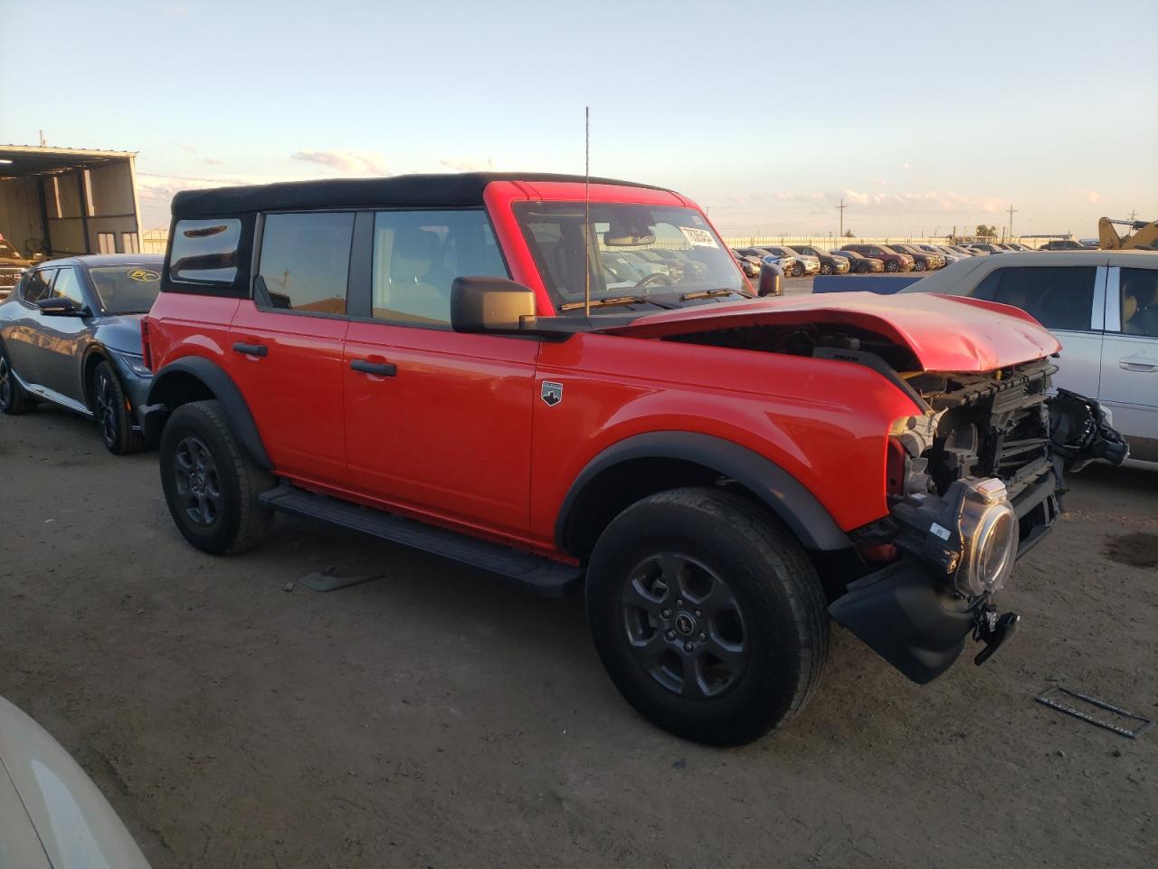 2022 Ford Bronco VIN 1FMDE5BH1NLB89486 Copart auction photo, front end damage thumbnail 4
