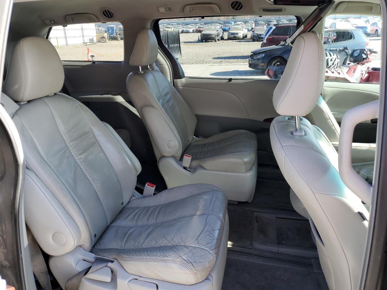 2011 Toyota Sienna VIN 5TDDK3DC6BS024708 Copart auction photo, front end damage thumbnail 11