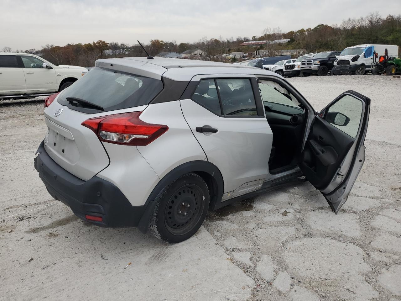 2020 Nissan Kicks VIN 3N1CP5BV3LL562967 Copart auction photo, front end / rear end damage thumbnail 3