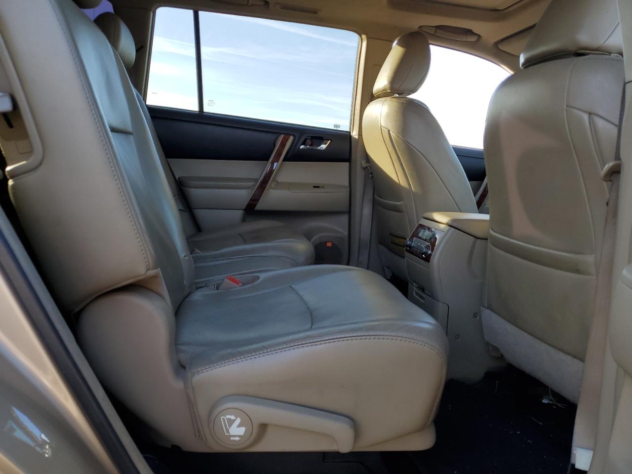 2011 Toyota Highlander VIN 5TDDK3EH1BS066374 Copart auction photo, front end / side damage thumbnail 11