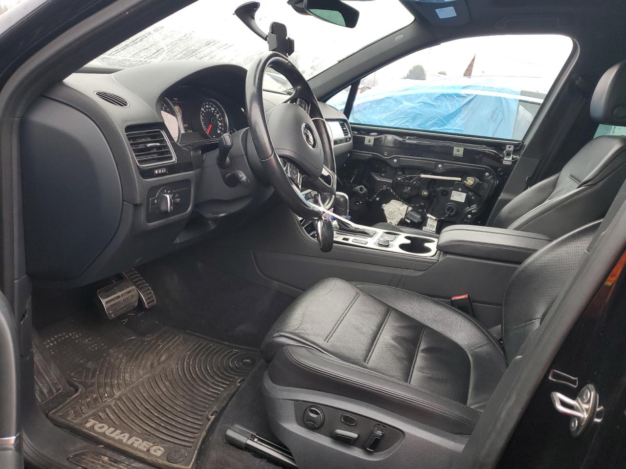2017 Volkswagen Touareg VIN WVGRF7BP5HD003372 Copart auction photo, front end damage thumbnail 7