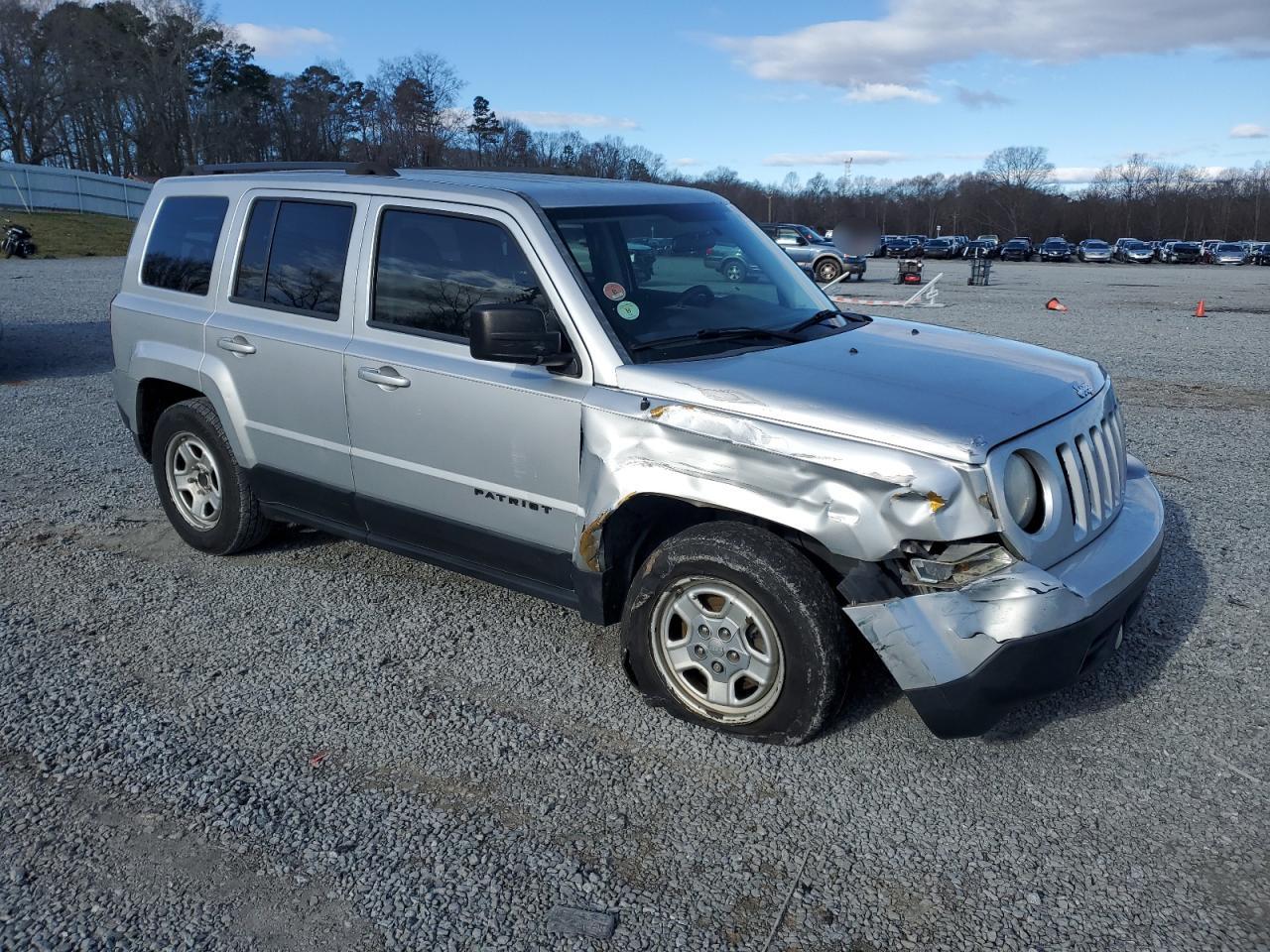 2013 Jeep Liberty (Patriot) VIN 1C4NJPBA5DD109246 Copart auction photo, front end / minor dent/scratches damage thumbnail 4