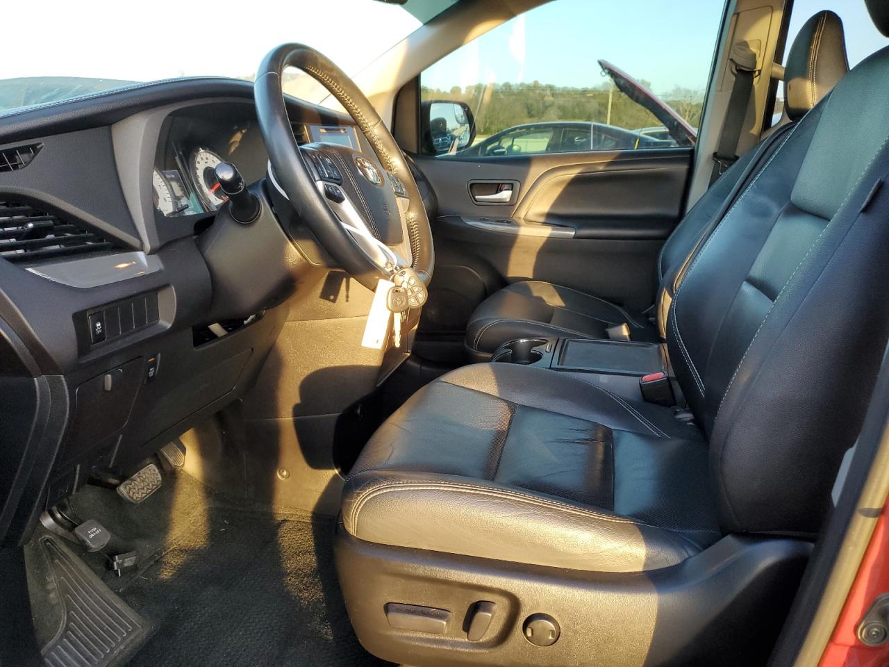 2015 Toyota Sienna VIN 5TDXK3DCXFS602716 Copart auction photo, vandalism damage thumbnail 7