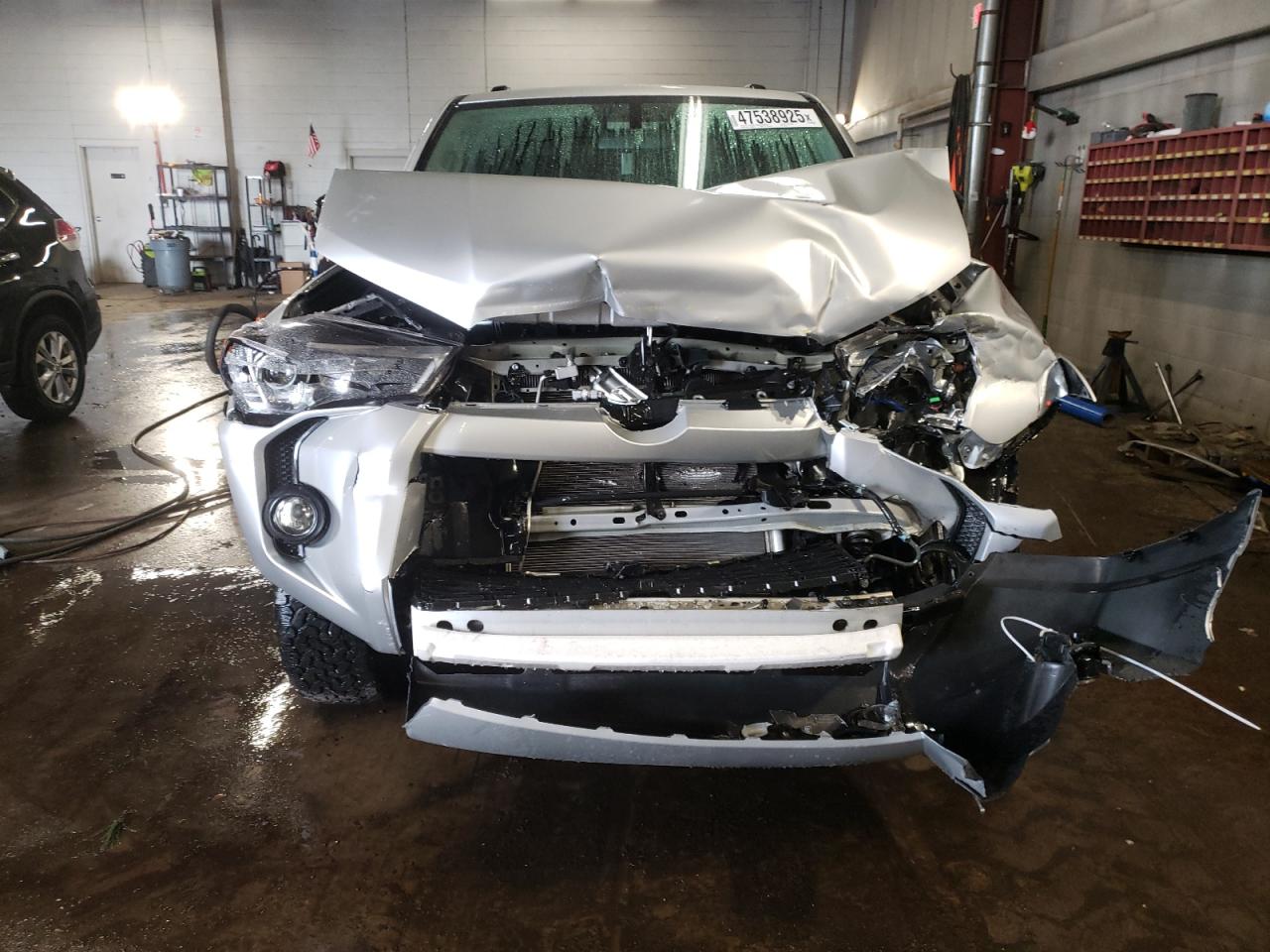 2019 Toyota 4Runner VIN JTEBU5JR4K5681367 Copart auction photo, front end / minor dent/scratches damage thumbnail 5